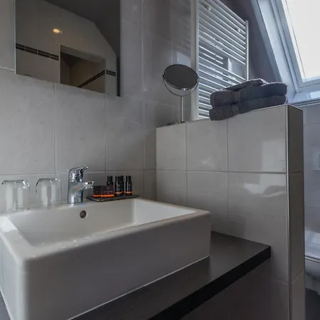 Apollonia Bed & Breakfast 4*